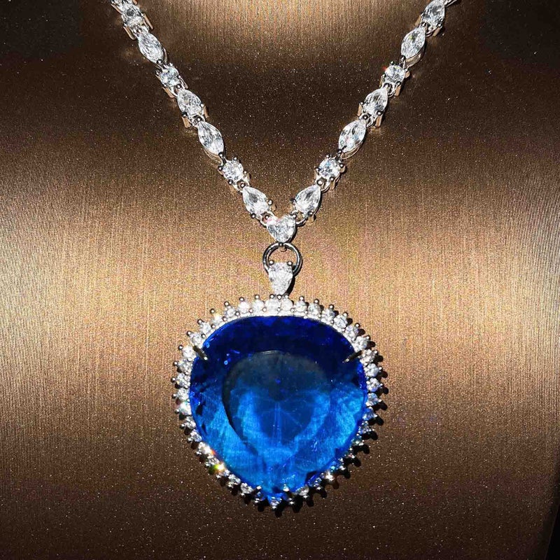 Generic TikTok Live Explosions Fashion Exaggerated Heart-shaped Ocean Heart Necklace 30x 30 Super Heart-shaped Collarbone Necklace Blue [containing chain]] 