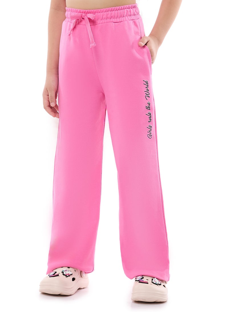 فكتور اند جين طقم فيكتور آند جينز قطعتين للبنات - بلوزة مزينة مع بنطلون مستقيم مطابق بتفاصيل - Image 4