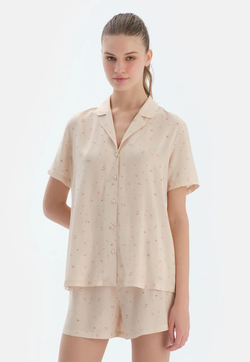 داجي قميص نوم كلاسيكي بياقة واسعة وطبعة زهور