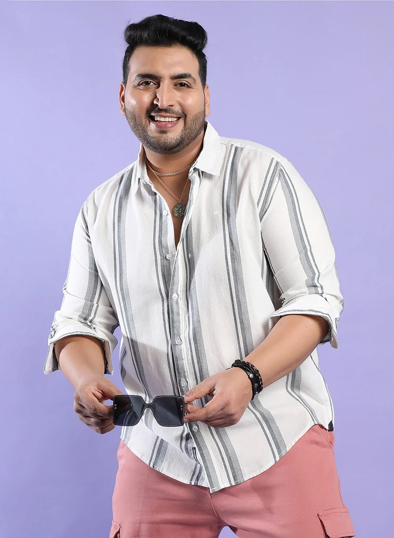 انستافاب بلس قميص رجالي مخطط بشريط باركود أبيض ورمادي داكن