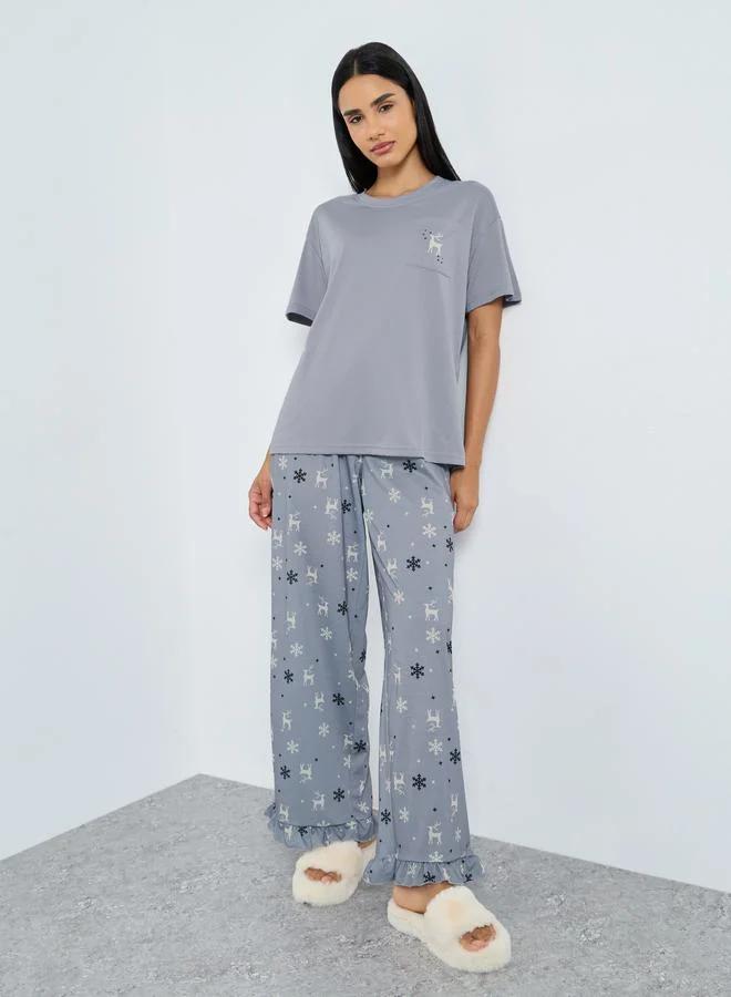 Styli Styli Reindeer Pocket T-Shirt and Ruffle Hem Pyjama Set
