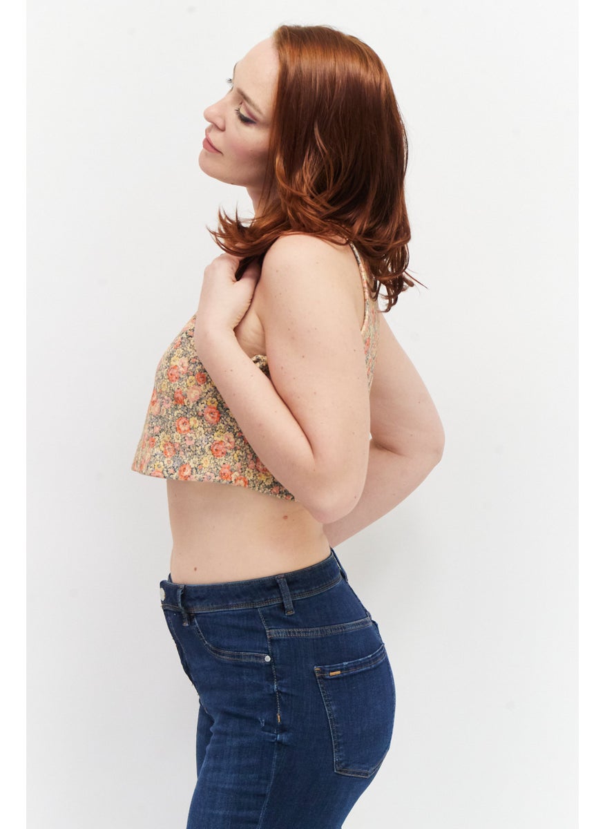 Eddie Bauer Women Scoop Neck Sleeveless Floral Crop Top, Beige Combo  - Image 4