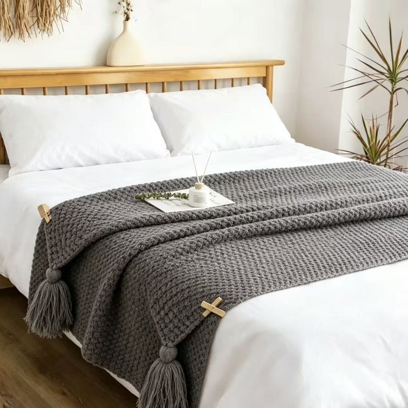 WU Nordic Style Sofa Blanket with Tassels and Knitted Ball - Perfect for Office and Air Conditioning - Image 3