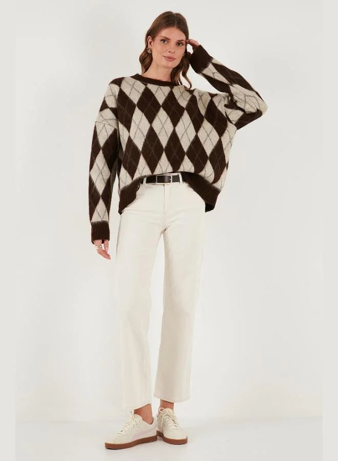 ليلا كنزة نسائية بياقة دائرية بقصة واسعة ونقش ماسي وملمس ناعم