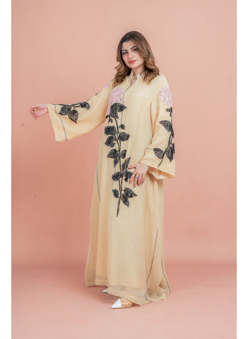 اكسا جلابية حديثة بتطريز كريستالي يدوي أصفر - Image 3