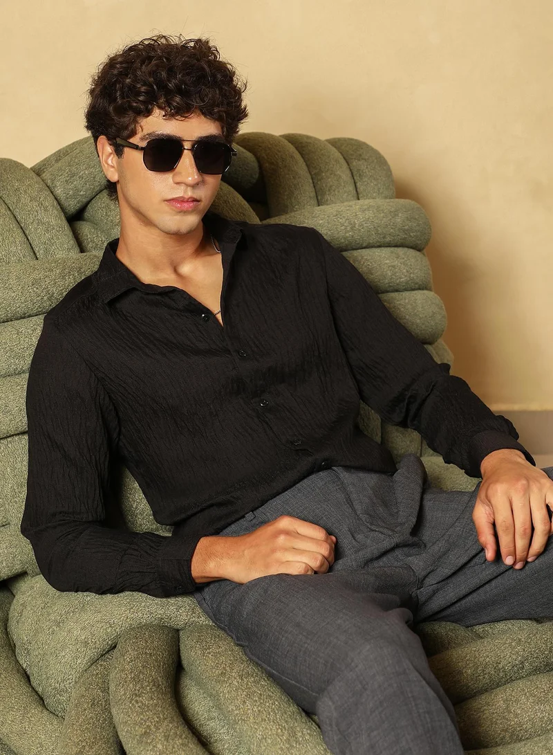 Campus Sutra Men's Onyx Black Solid Creased-Tactile Shirt