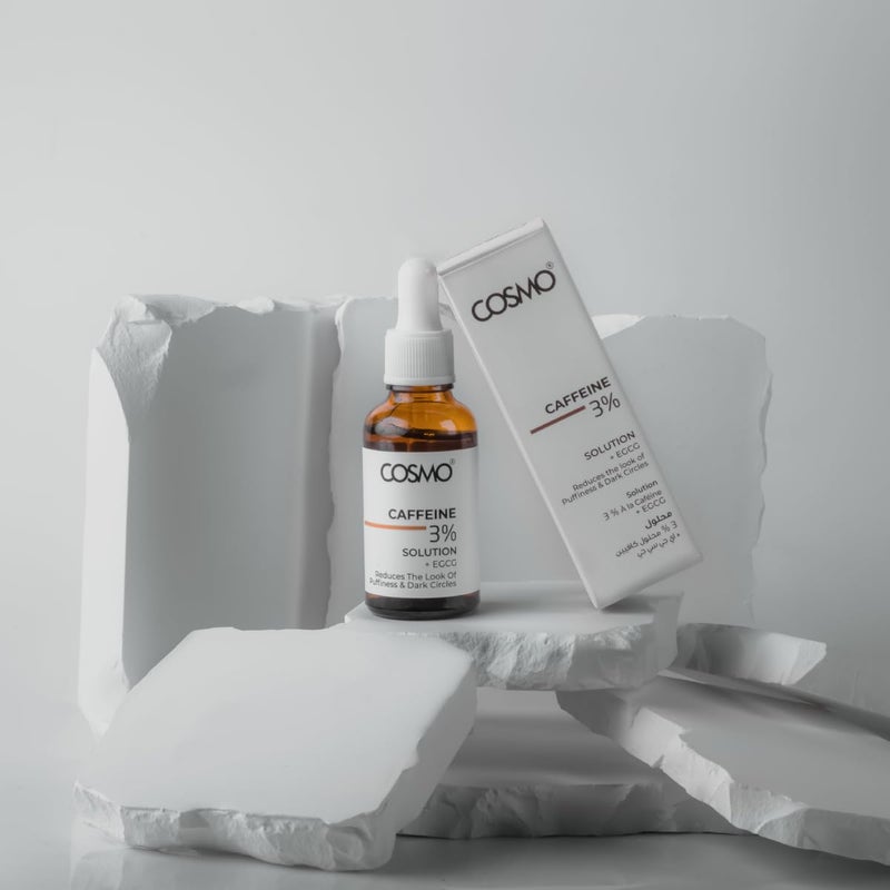 COSMO محلول الكافيين 3% + EGCG سيروم العين والوجه 1.01 أونصة سائلة - 30 مل، يقلل من الانتفاخ والهالات السوداء، تركيبة خفيفة ومنعشة، تهدئ وتضيء، غير دهنية، لجميع أنواع البشرة، يستخدم نهارًا وليلاً - Image 3