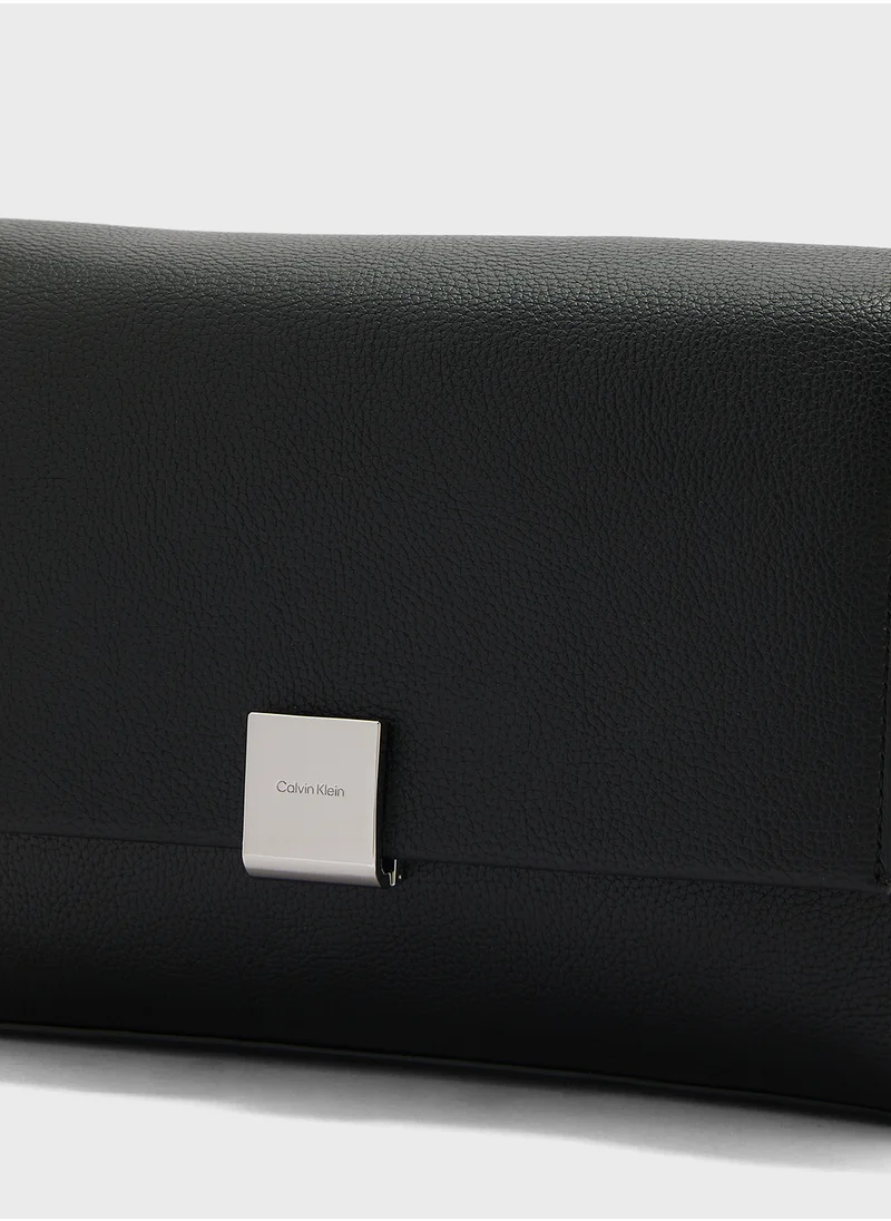 كالفن كلاين Plaque Medium Crossbody
