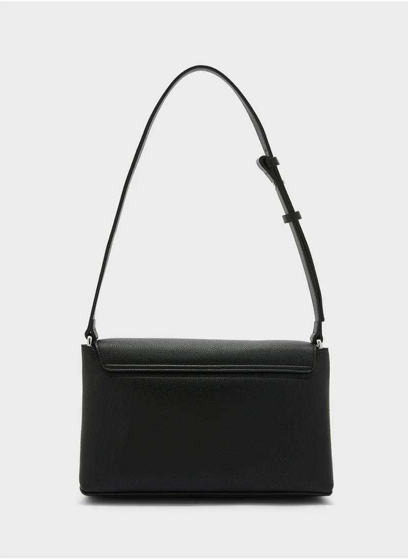 كالفن كلاين Plaque Medium Crossbody