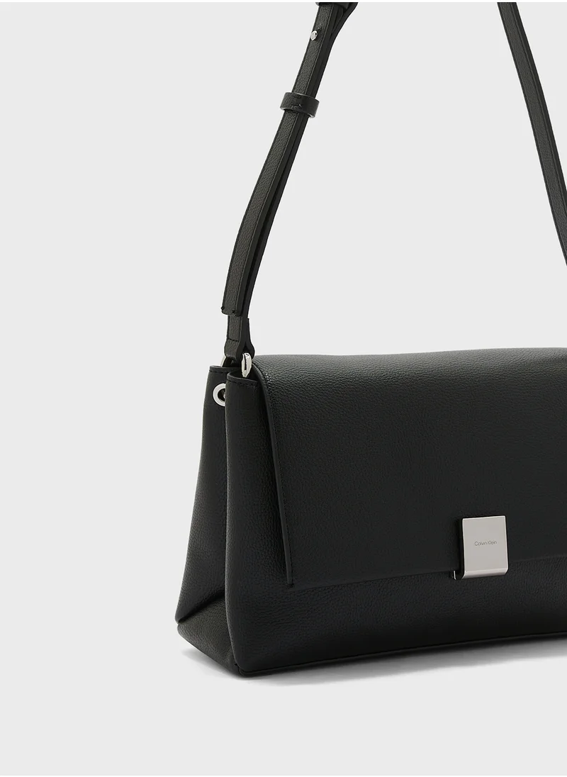 كالفن كلاين Plaque Medium Crossbody