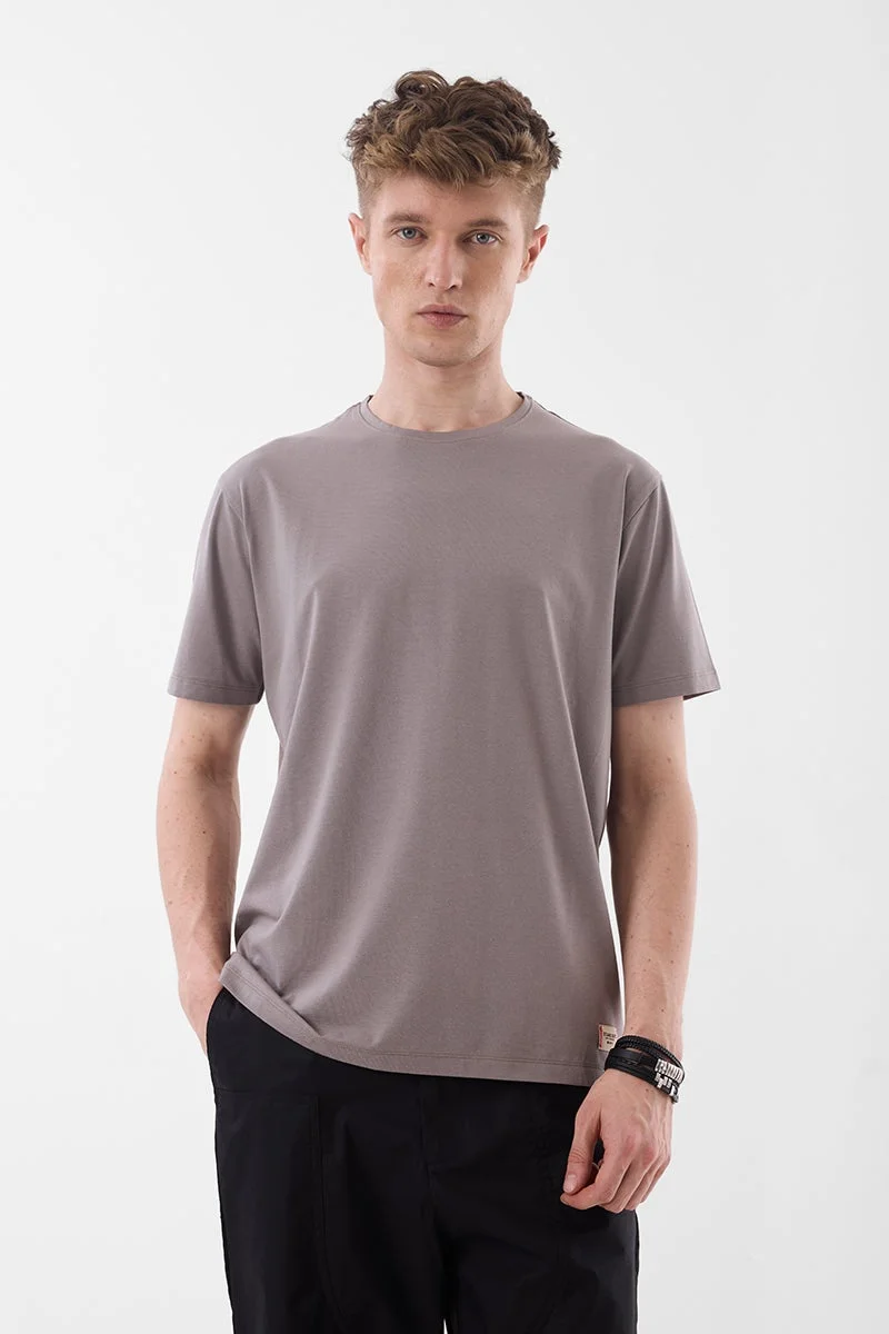 سنيتش تيشيرت رمادي بقصة ضيقة ومرونة