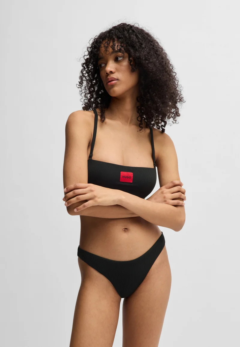 هوجو شورت بيكيني بتسمية شعار