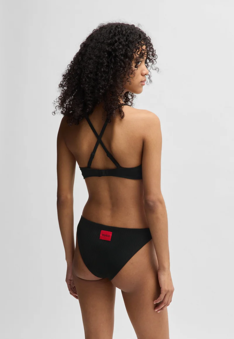 هوجو شورت بيكيني بتسمية شعار