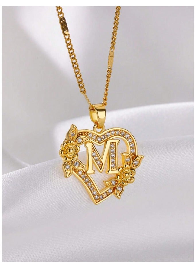 سلسال نسائي مصنوع من الستانلس الستيل الغير قابل للصدأ مطلي باللون الذهبي مع قلادة من الستانلس ستيل على شكل حرف M داخل قلب مرصع باحجار الراين الالماسي اللامع - Image 1