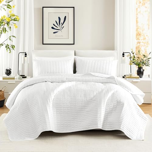 Comfort Spaces طقم لحاف كينا من كومفورت سبيس - تصميم خياطة مزدوجة الجوانب، بطانية صيفية، خفيفة الوزن، ناعمة، طبقة سرير لجميع الفصول، غطاء متطابق، أبيض، غطاء كامل/ملكة (90"x90") 3 قطع - Image 1