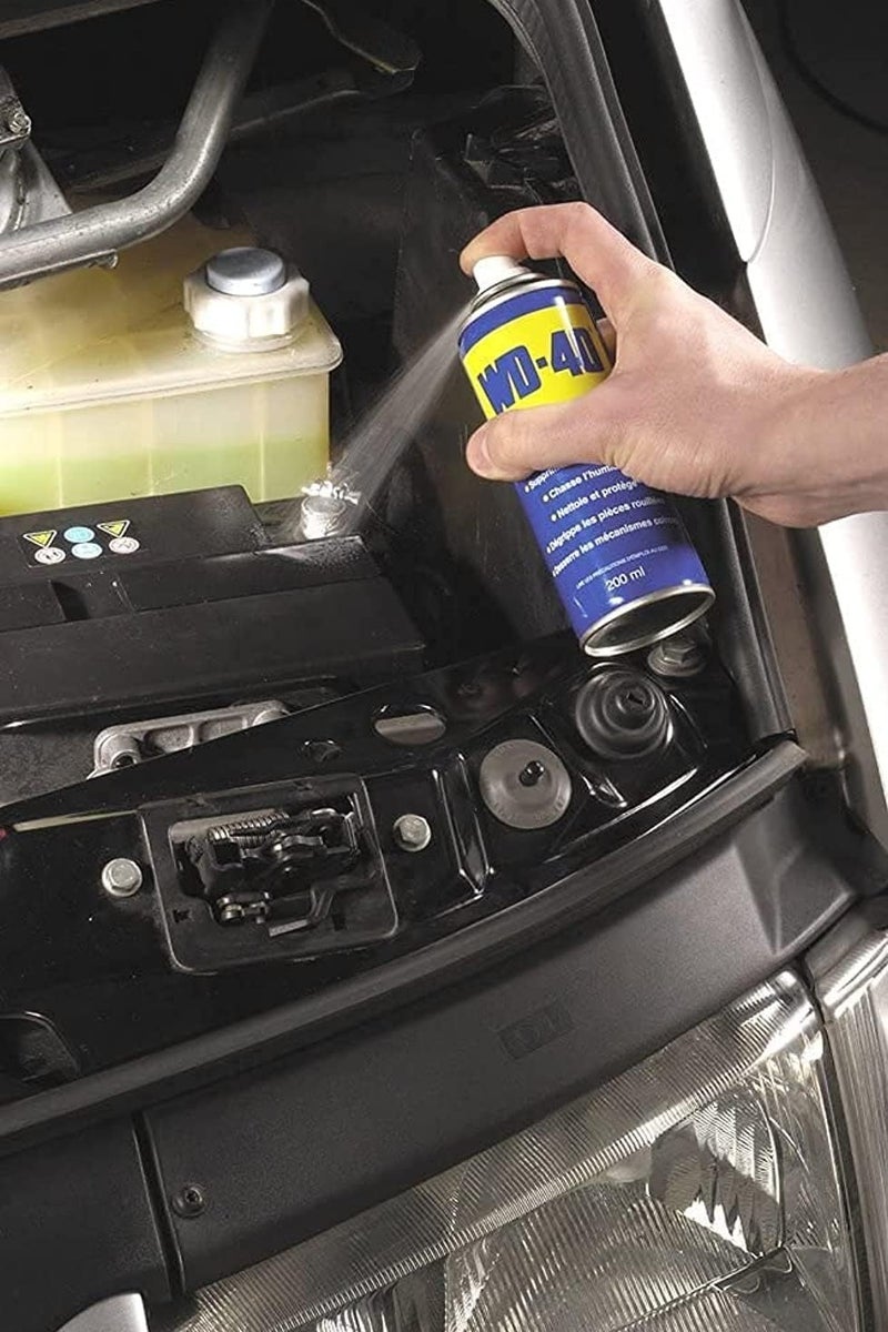 WD-40 سبراي WD-40 متعدد الاستخدامات 330 مل، مزلق ومزيل للصدأ - يقلل الاحتكاك، يخترق الأجزاء العالقة، يحمي المعدن، يزيح الرطوبة - Image 2