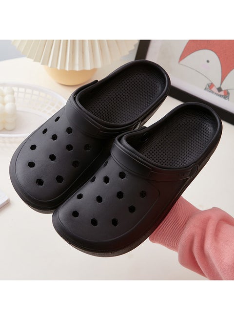 أحذية كروكس للجنسين للبالغين مع مشبك صنادل رياضية خارجية وداخلية وخفيفة الوزن وأحذية للحديقة وأحذية للمشي لمسافات طويلة وأحذية للشاطئ للرجال باللون الأسود