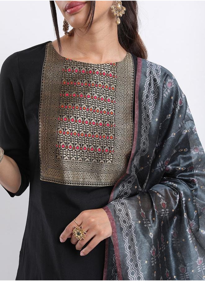 Vishudh Women Black Printed Kurta Set with Dupatta by Styli  - Image 4
