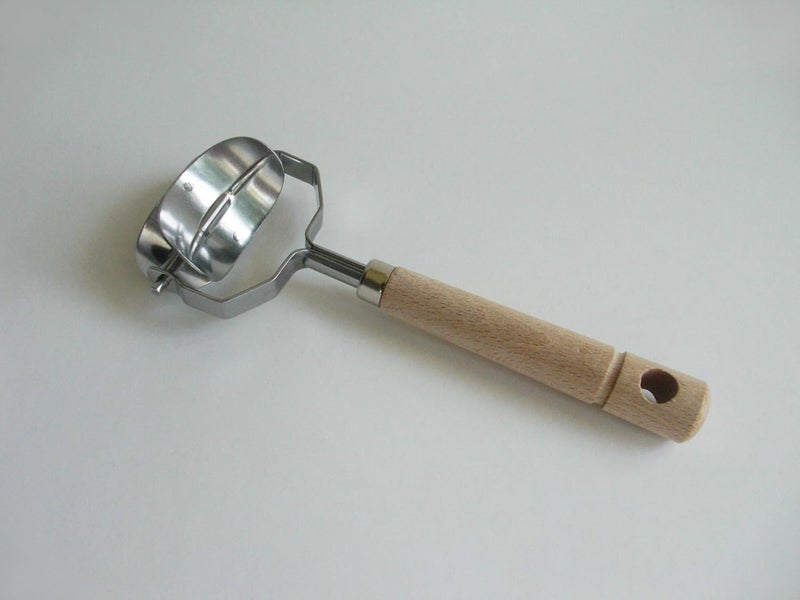 Tredoni 2.1" Tortelli Round Ravioli Pasta/Dough Stamp Cutter Roller - 5.3cm Smooth Edge (Oval) - Image 2
