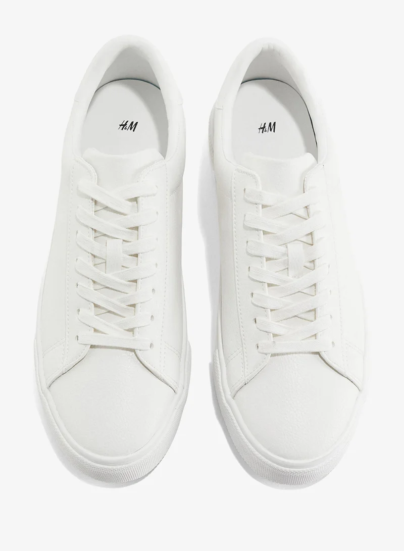 اتش اند ام حذاء رياضي