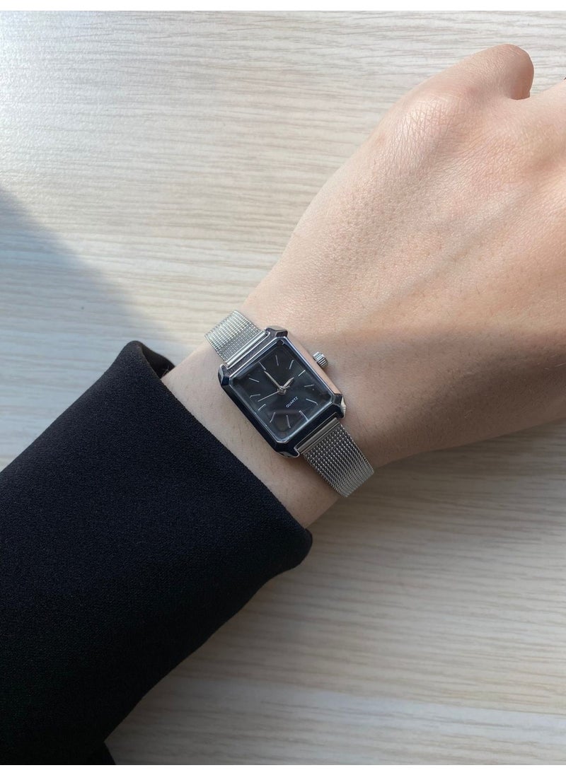 QUARTZ Women's Wristwatch Straw Model  - Image 1