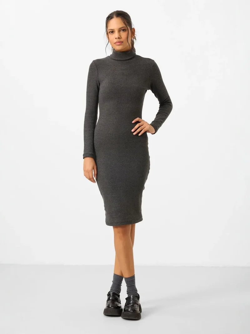 تومي لايف TOMMY Ribbed Turtleneck Midi Dress