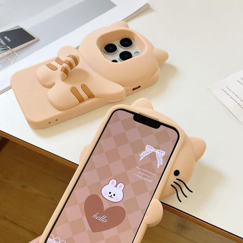 QoKcoahn حافظة متوافقة مع iPhone 13 Pro، غطاء كرتوني لطيف ثلاثي الأبعاد كاواي مضحك لقط يلعب الغميضة للنساء والفتيات، حماية من السقوط من السيليكون الجل الناعم - Image 4