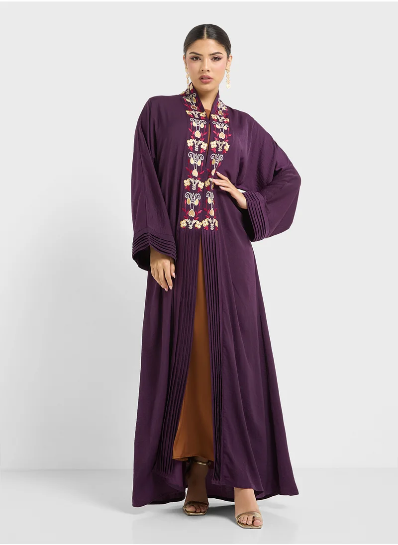 هيا كلوزيت Embroidered V-Neck Flared Sleeve Abaya