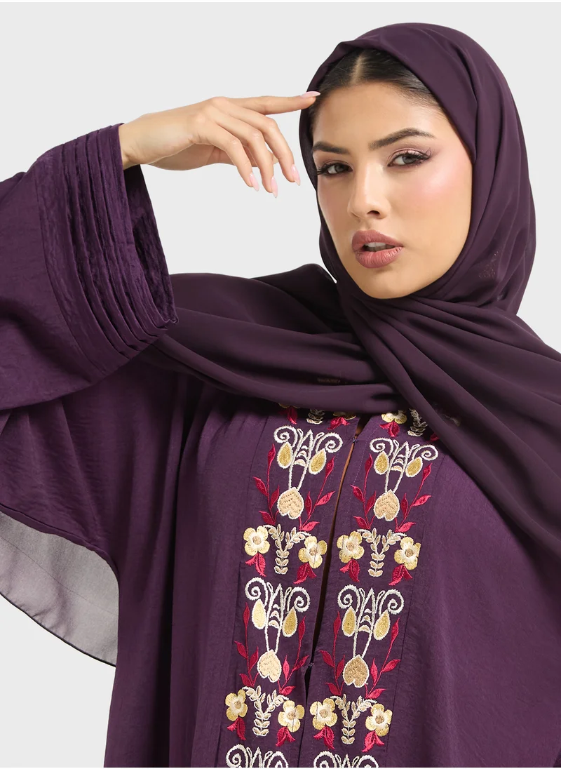 هيا كلوزيت Embroidered V-Neck Flared Sleeve Abaya