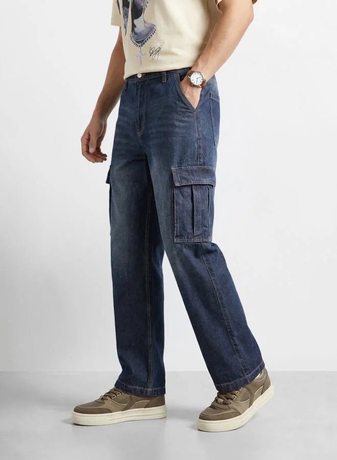 ذا انديان كراج كو Men Relaxed Fit Solid Flap Pocket Mid-Rise Jeans