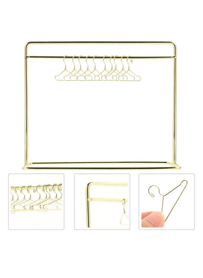 STOBOK مجموعة رف ملابس دمى مصغرة مع 10 قطع شماعات ملابس دمى - إكسسوارات أثاث منزل الدمى باللون الذهبي - Image 3