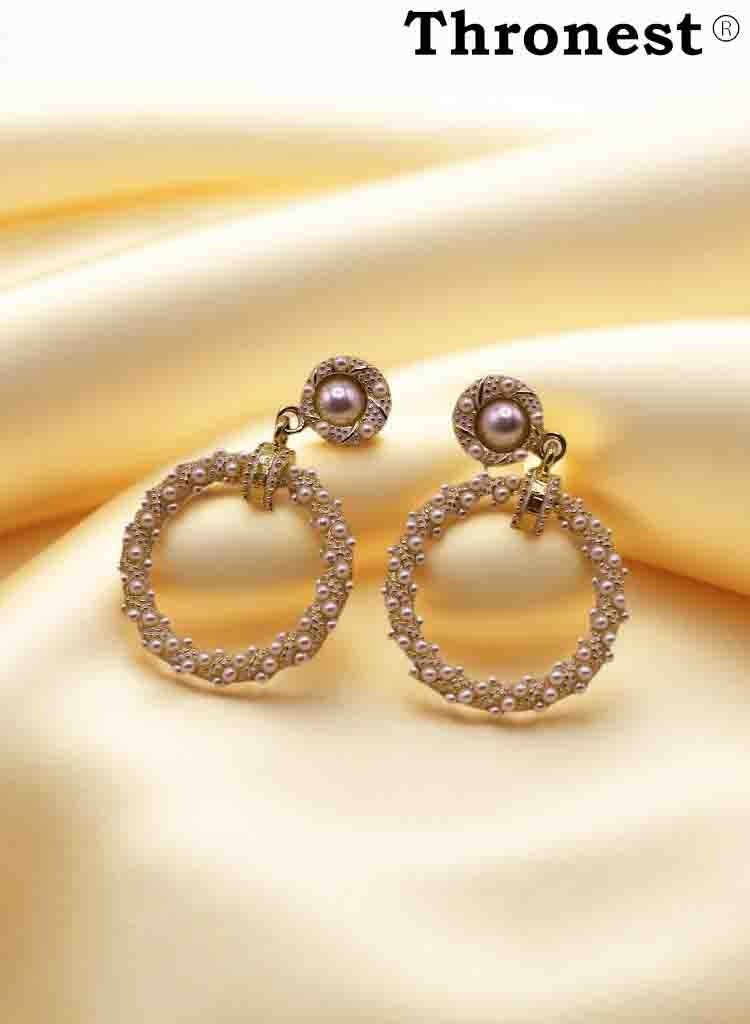 عرش قرط أنيق ذهبي أنيق متدلي من اللؤلؤ ， تصميم طوق ， فريد وسخي ， مناسب للحياة اليومية وحضور الحفلات والأعراس - Image 2