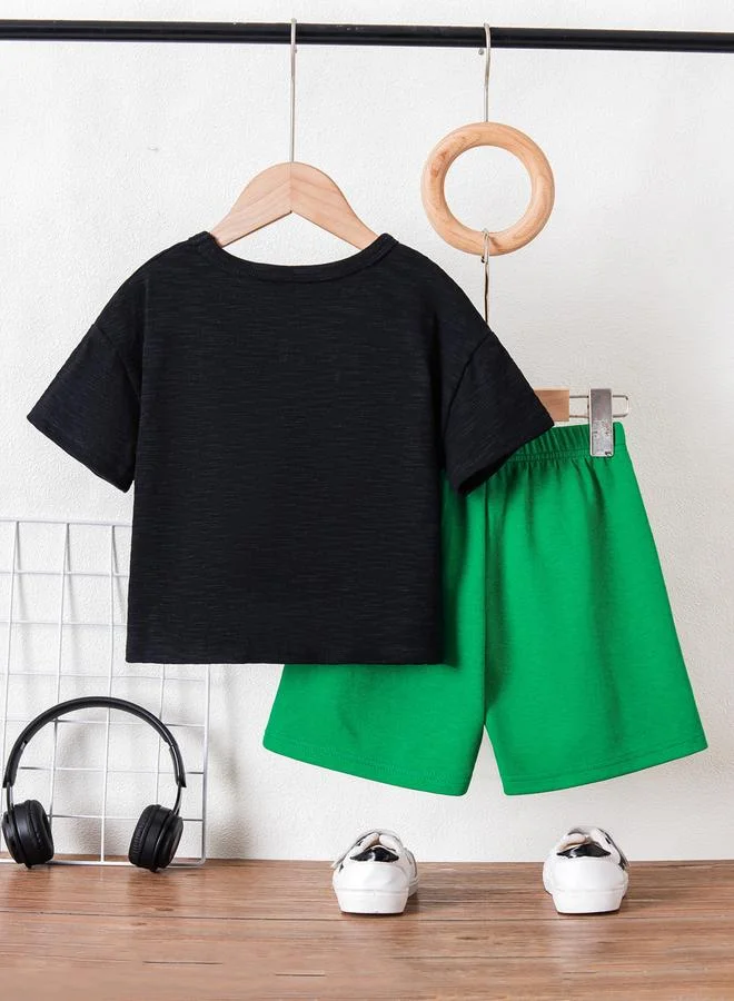 تايك تو مجموعة من شورت وتيشيرت بطبعة غرافيك للأولاد