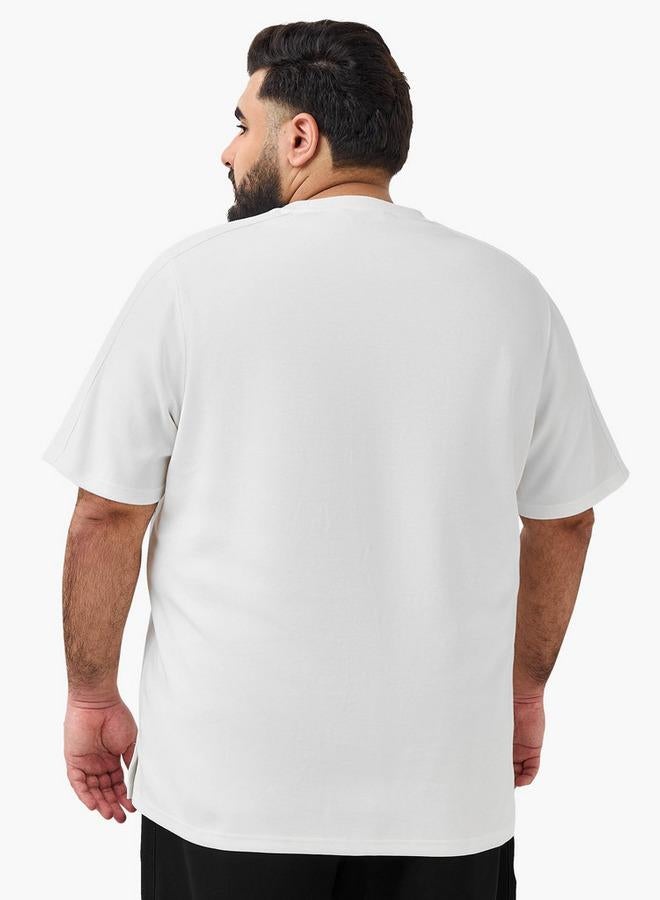 ماكسيم تيشيرت رجالي بقصة عادية ورقبة دائرية وأكمام قصيرة مطرز - Image 3
