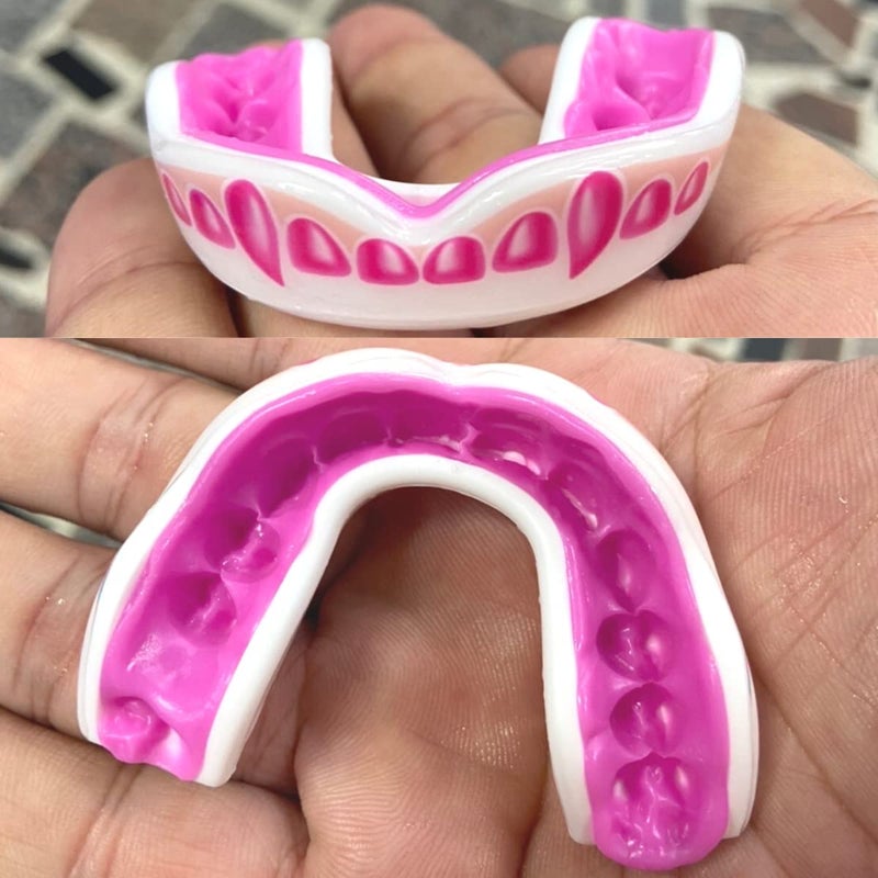 Oral Mart حارس الفم للشباب من أورال مارت - أنياب مصاصي الدماء البيضاء/الوردية للأطفال - حارس فم للشباب للكاراتيه، كرة القدم، فنون القتال، التايكوندو، الملاكمة، الرجبي، BJJ، موياي تاي، كرة القدم، الهوكي (مع علبة مجانية) - Image 3