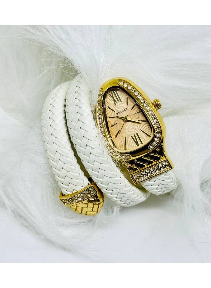 بولغاري ساعة يد حريمي بيضاء بسوار مجدول ملفوف – مينا بيضاوي بإطار مرصع