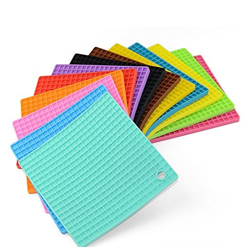 Iktu Iktu Asier Silica Gel Heat Resistant Pot Holder Square Disc Pads for Car Dashboard Dining Table Place Mat Coasters (Assorted Colour) - Pack of 2 - Image 5