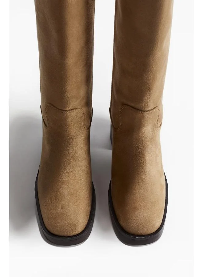 اتش اند ام أحذية الركبة