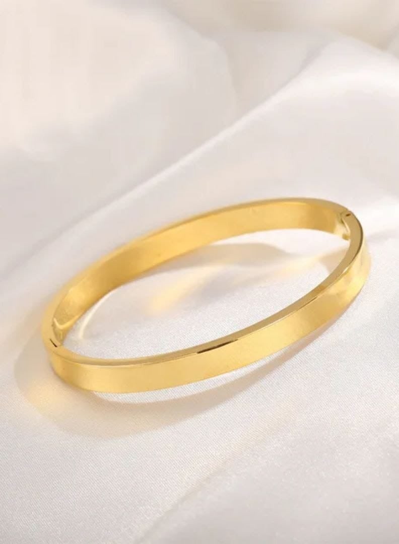 Rwnq "Stainless Steel Gold Classic Elegant Bracelet for Women - Simple and Modern Design - Women's Accessories - Stainless Steel Women's Accessories - Jewelry - Accessories - SHEIN Style - Bangle."  - Image 3