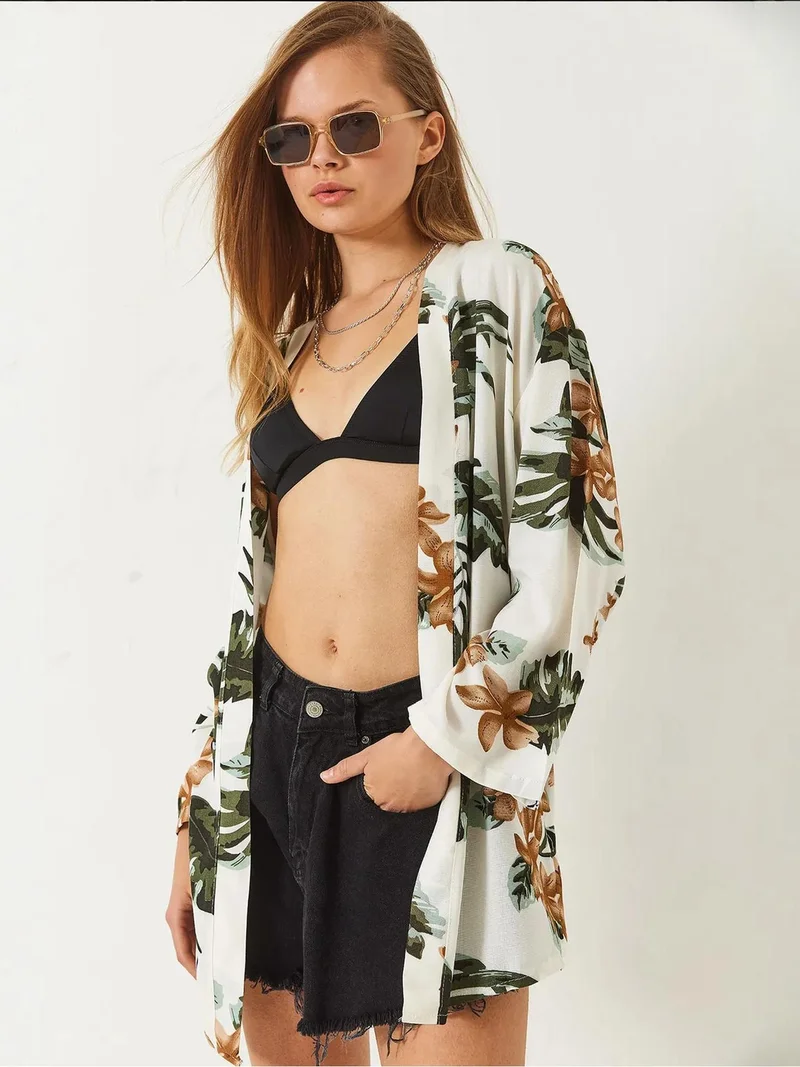 بيانكو لوتشي كيمونو لوكسي بطبعة زهور وقصة فضفاضة وياقة شال