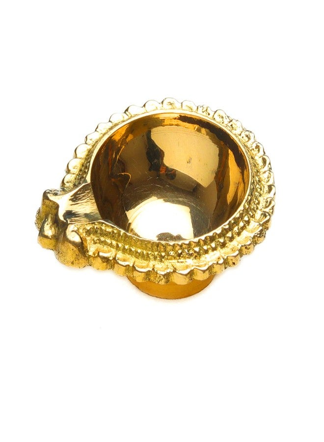 أديتري_كرييشن مجموعة من 4 مصابيح زيتية (ديا ديباك بوجا) من النحاس الأصفر، عنصر أساسي في طقوس البوجا الهندية التقليدية، مثل مهرجان لاكشمي بوجان، وزينة رأس السنة الجديدة، وإكسسوارات إضاءة آرتي، وهدية، وفانوس (الحجم: 2 بوصة، ذهبي اللون). - Image 3