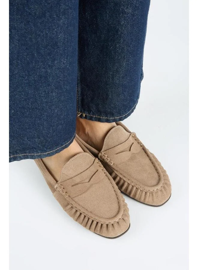 Tuubi Women's Real Leather Pleated Loafer in Navy.