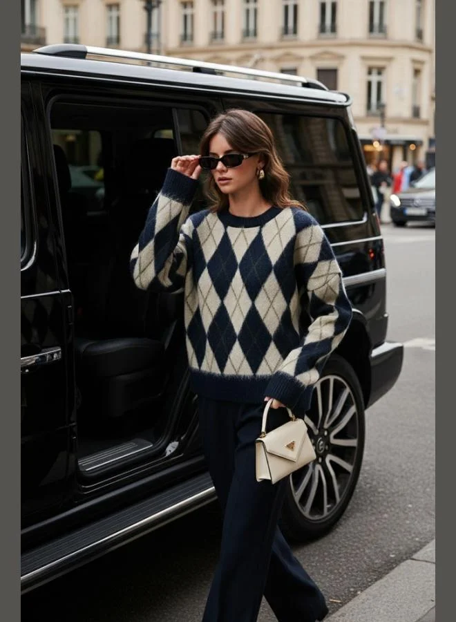 ليلا كنزة نسائية بياقة دائرية بقصة واسعة ونقش ماسي وملمس ناعم