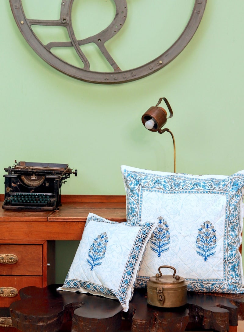 أوجريا غطاء وسادة من القطن العضوي الفاخر مطبوع يدويًا باللونين الأزرق والأبيض 65 سم × 65 سم - Image 3