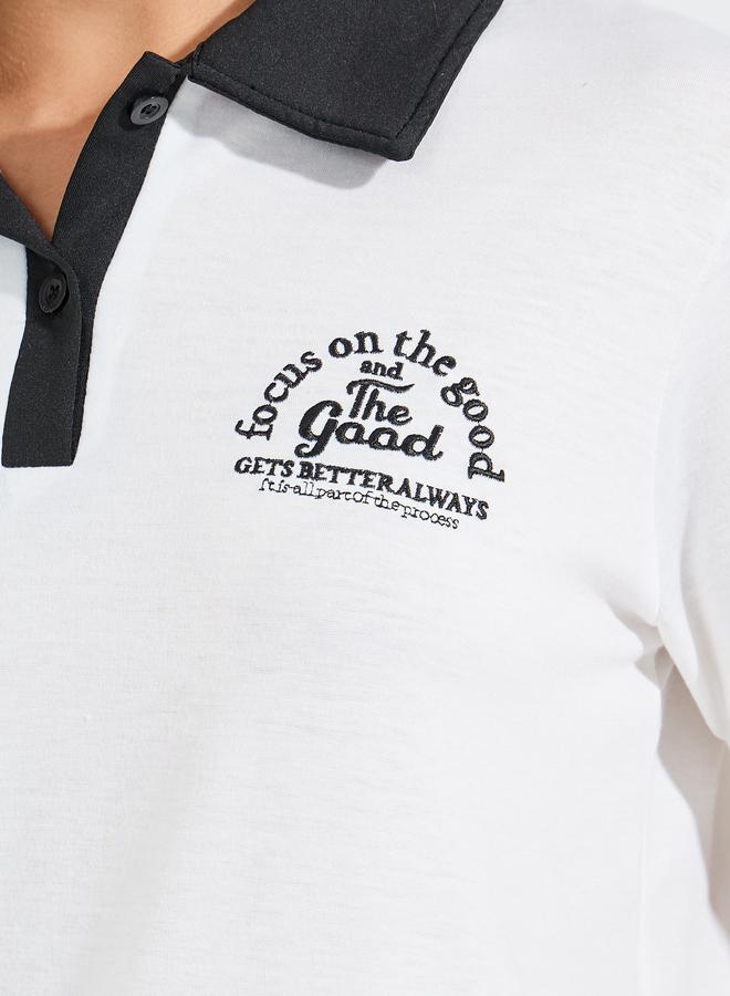 ستايلي تي شيرت بولو مطرز بياقة عادية "فوكس أون ذا جود" - Image 4