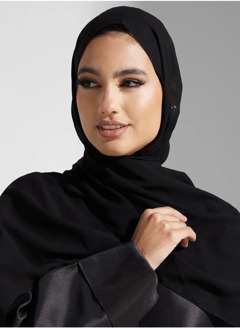 هيا كلوزيت عباية مزخرفة بأكمام واسعة