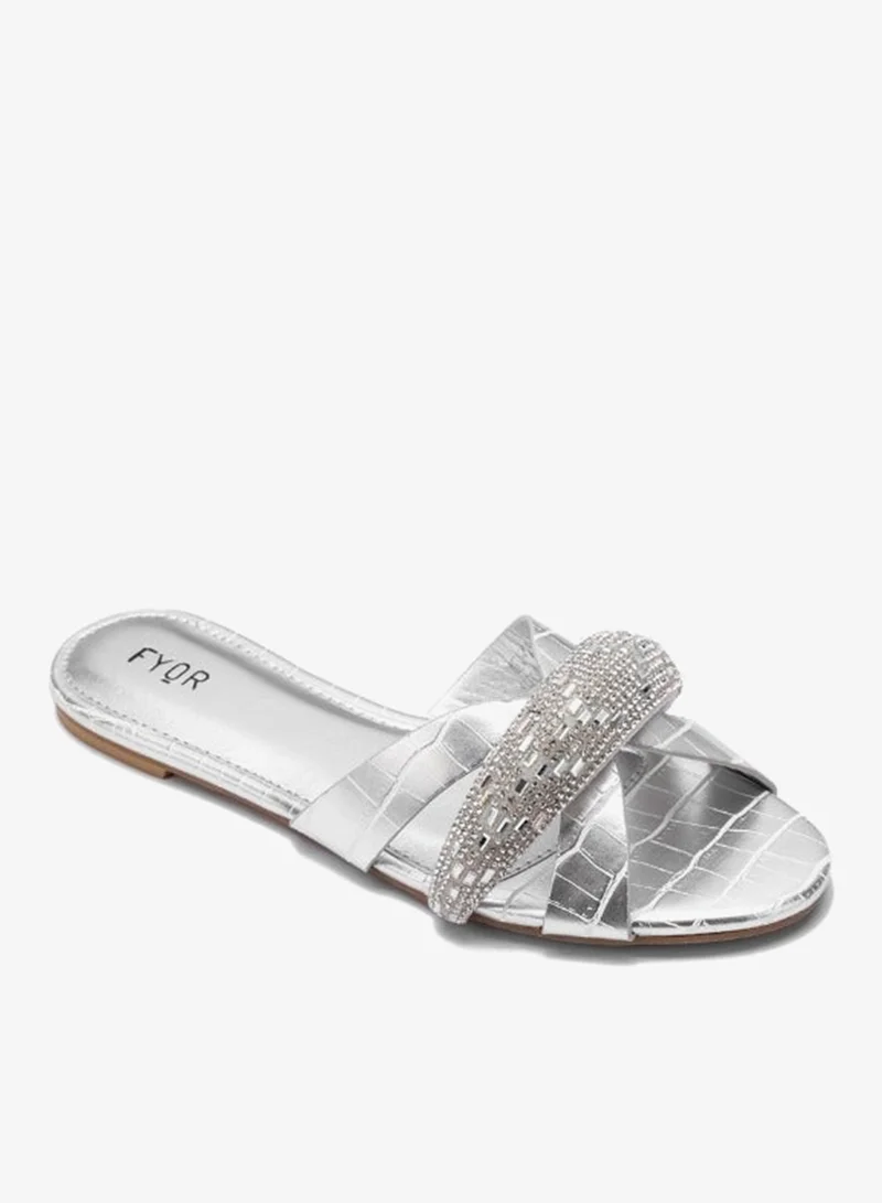 فايور صندل مزين بفتحات مقاس