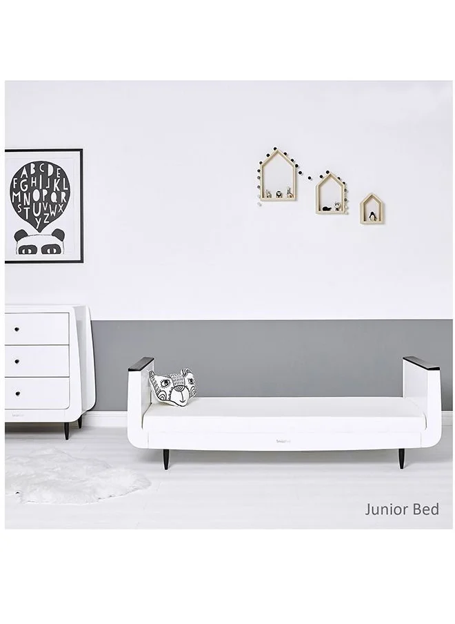 Snuz Kot Skandi Cot Bed For Infant And Baby/Kids/Toddler, Modern And Minimal Style , Easly Convert To Toddler Bed , Made of Sustainably Sourced Wood , From 0 To 10 Years(W72 X L133Cm X H89Cm) - Mono