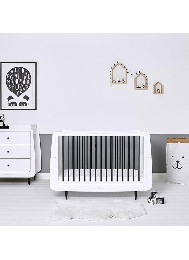 Snuz Kot Skandi Cot Bed For Infant And Baby/Kids/Toddler, Modern And Minimal Style , Easly Convert To Toddler Bed , Made of Sustainably Sourced Wood , From 0 To 10 Years(W72 X L133Cm X H89Cm) - Mono  - Image 2
