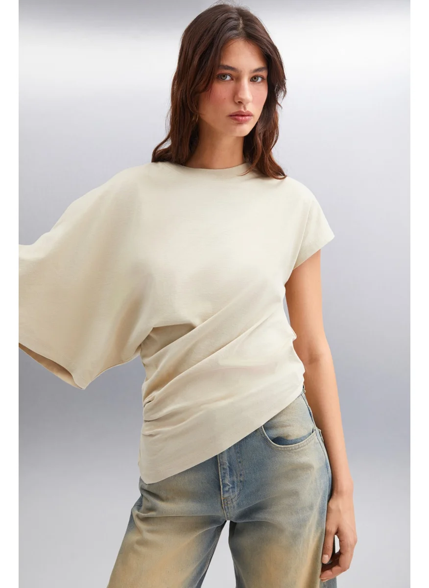 جريميلانج Katie Asymmetric Relaxed Cut Short Sleeve Crew Neck Gray T-Shirt